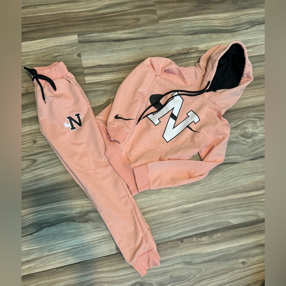 Girls Nike two piece set (EUC) size 10